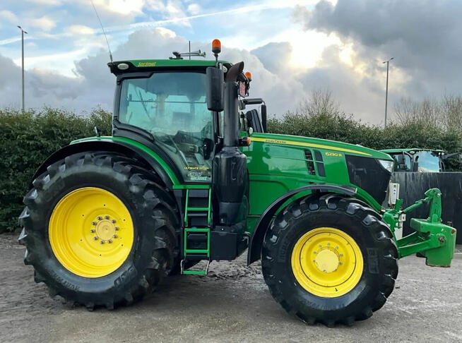 JOHN DEERE 6230R