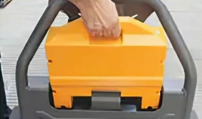 WÓZEK PALETOWY ELEKTRYCZNY LIFTER Madmax CBD15W-LIX