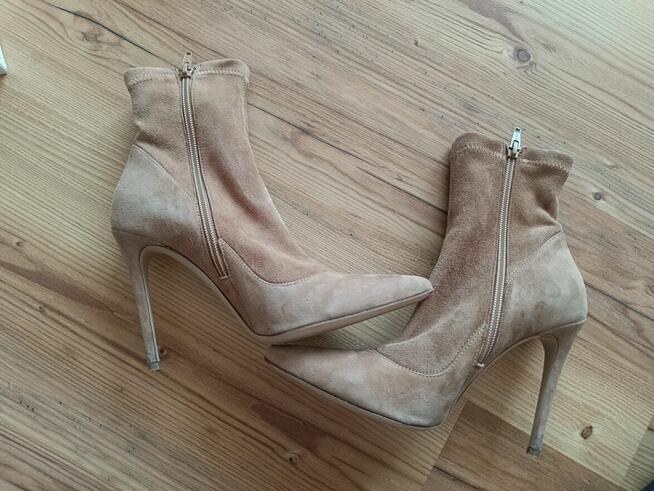 Buty damskie na obcasie