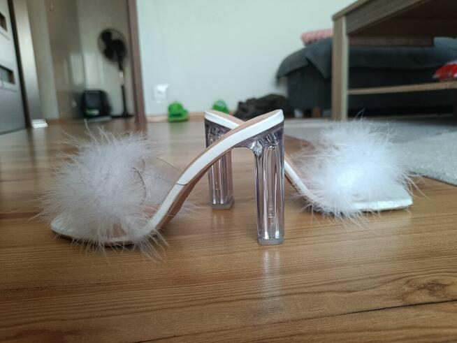 Buty damskie na obcasie