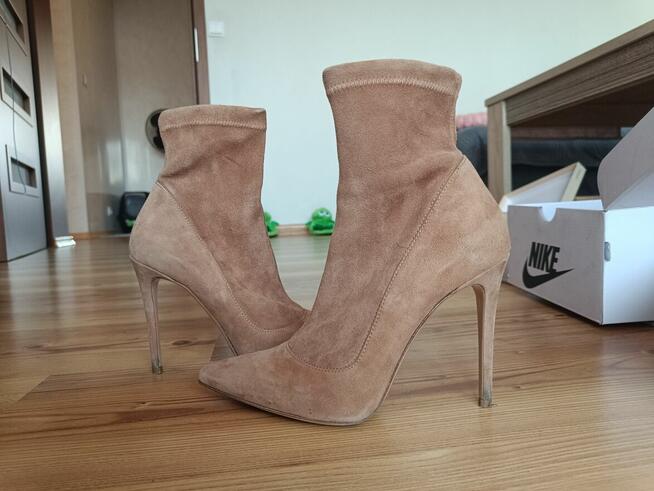 Buty damskie na obcasie