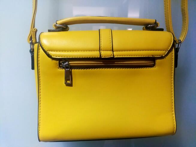 Nowa torebka w kolorze musztardowym