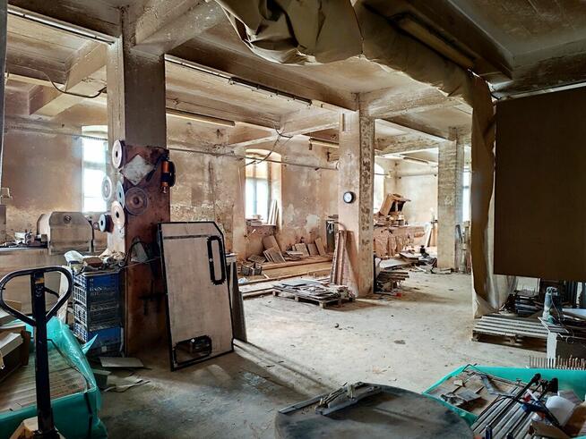 Zespół budynków mieszkalno-usługowych 2650m2 USTROŃ centrum