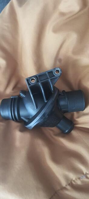 sprzedam termostat do BMW520i z 2013r.F11