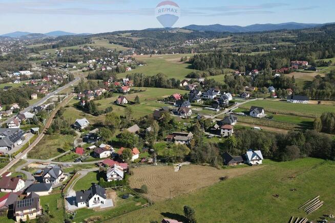 Widokowa działka w spokojnej okolicy.