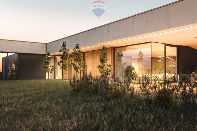 Duża nowoczesna rezydencja z widokiem na stadninę