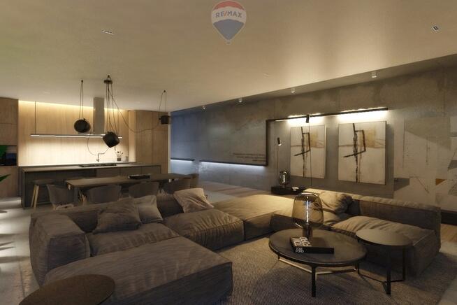 Duża nowoczesna rezydencja z widokiem na stadninę