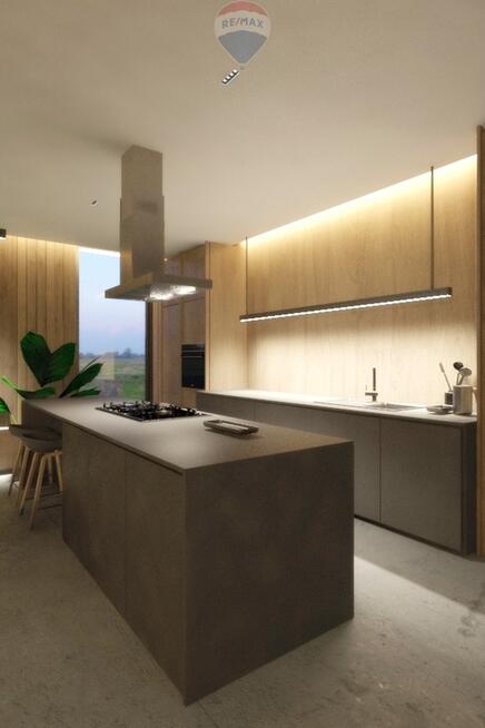 Duża nowoczesna rezydencja z widokiem na stadninę