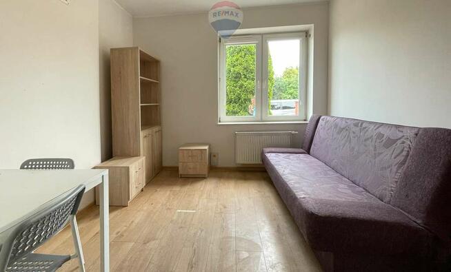 Dom z miejscami noclegowymi dla pracowników.