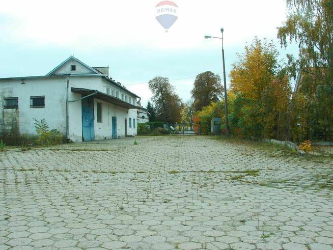 Duży magazyn z placem i biurami w Malborku.