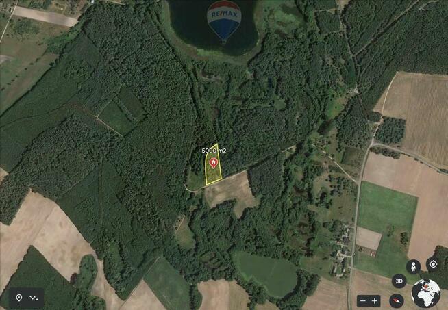 Działki z linią brzegową dwóch jezior.