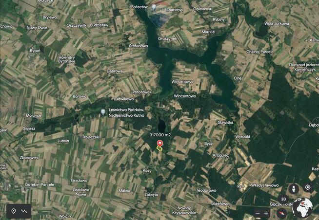 Działka z linią brzegową jeziora.