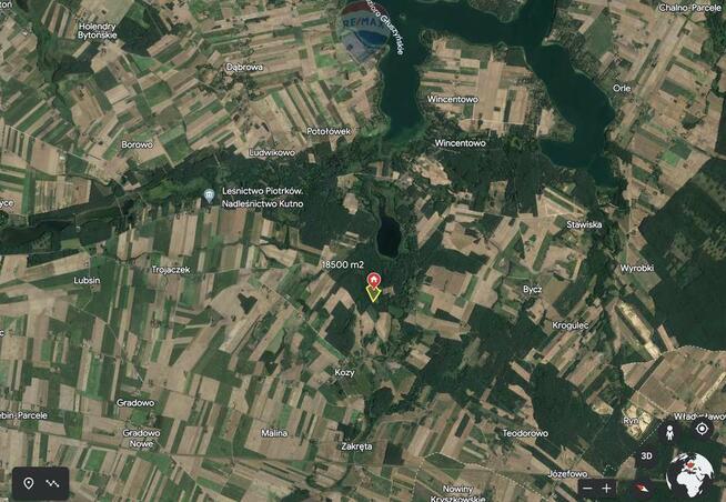 Działka z linią brzegową jeziora.