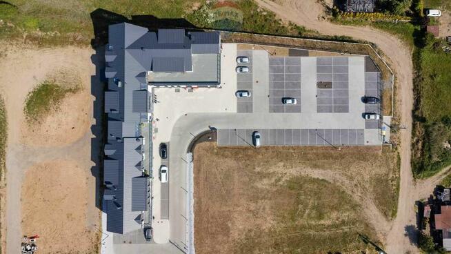 Nowoczesny lokal usługowy w dobrej lokalizacji.