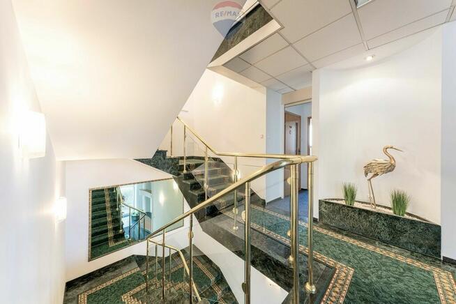 LOKAL BIUROWY PRZY STACJI METRA PŁOCKA