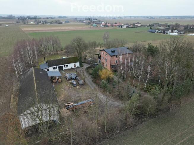 Duży dom na dużej działce w Leopoldowie