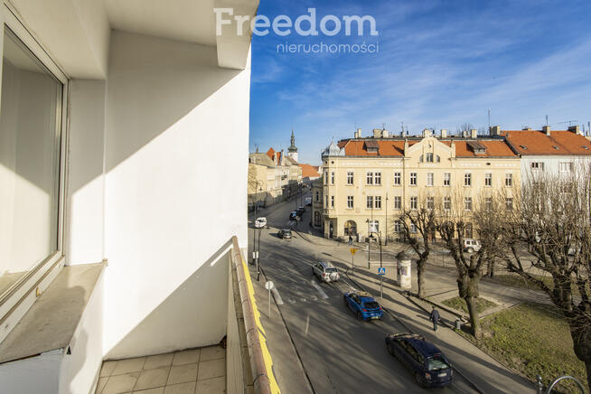 Centrum, blok, dwa pokoje, piękny widok