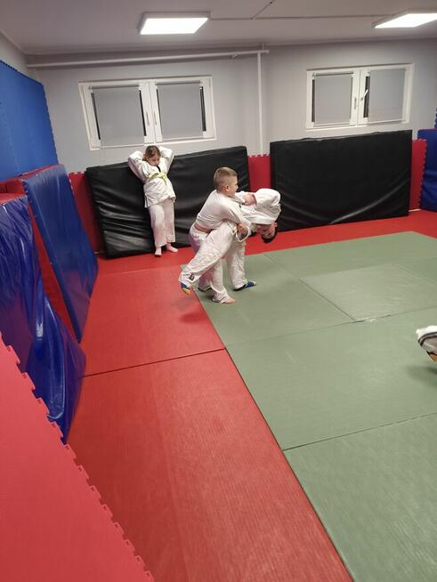 Treningi judo, treningi jujitsu.