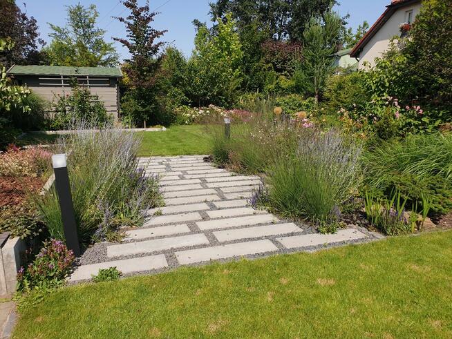 Ogrodnik usługi serwis wiosna Odnawianie trawnika