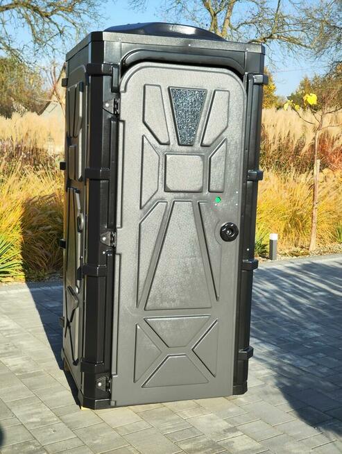 Toaleta budowlana z umywalka do ogrodu