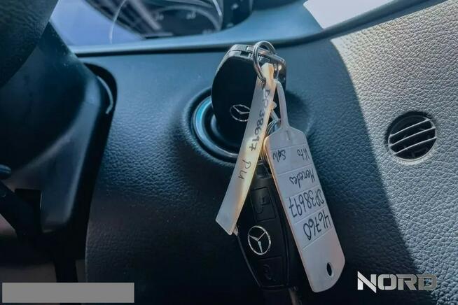 Mercedes Vito *Bezwypadkowy, Serwisowany, Zarejestrowany, 4x4, 8 osobowy, fv23%*