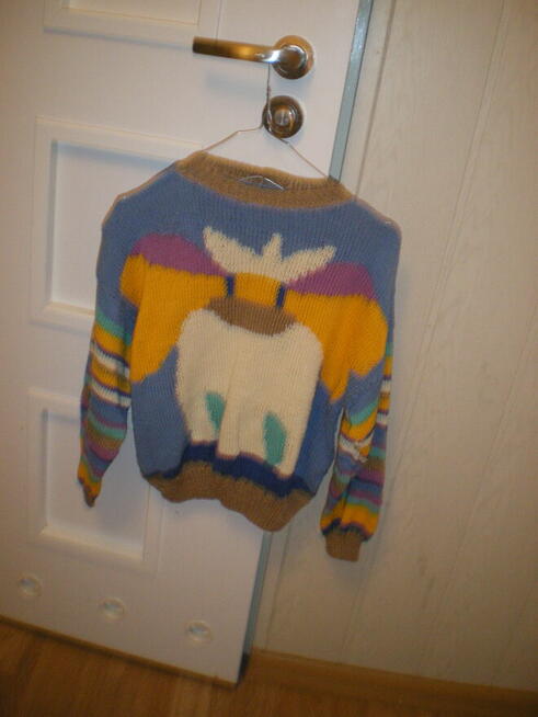 sweterki robione na drutach dla dziewczynek