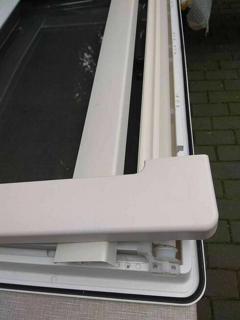 Kamper okno uchylne z roletą i moskitierą Seitz S4