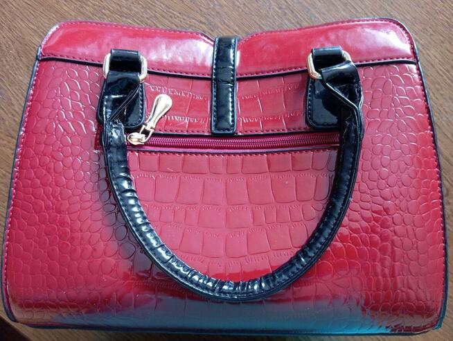 Torebka na ramię lub do ręki, stan prawie idealny.