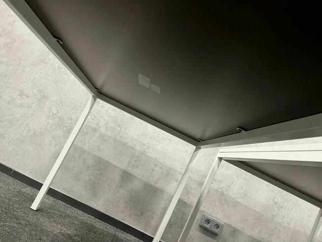 Stół biurowy z białym blatem 75x140x70 cm