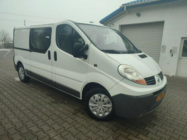 Renault Trafic long 6-osobowy