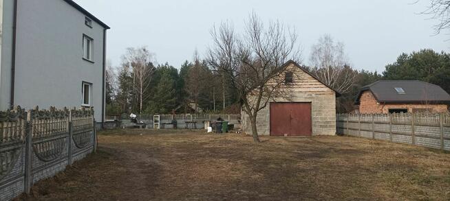Sprzedam dom z działką i budynkiem gospodarczym.