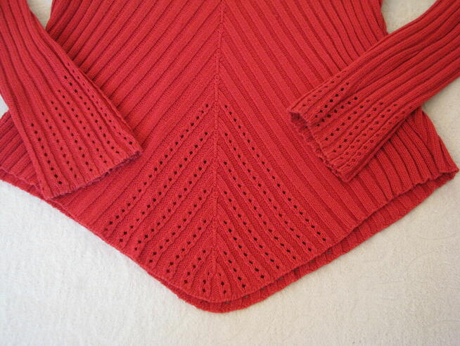 Piękny czerwony sweterek z ażurkowym wykończeniem, rozm. L