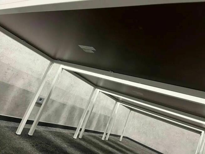 Stół biurowy z białym blatem 75x140x70 cm