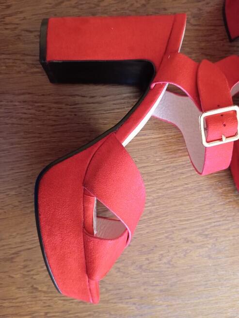 Buty piękne wysokie sandały, stan prawie idealny, rozmiar 38