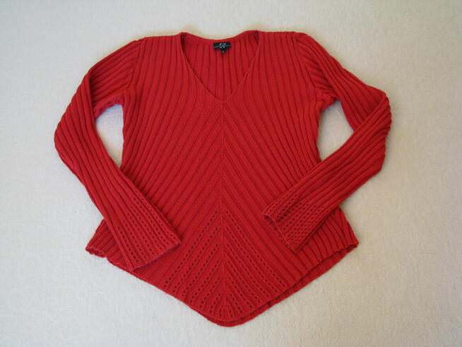Piękny czerwony sweterek z ażurkowym wykończeniem, rozm. L