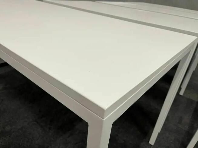 Stół biurowy z białym blatem 75x140x70 cm