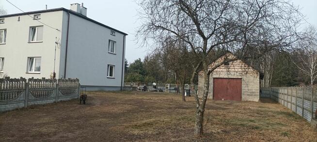 Sprzedam dom z działką i budynkiem gospodarczym.