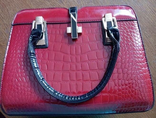 Torebka na ramię lub do ręki, stan prawie idealny.