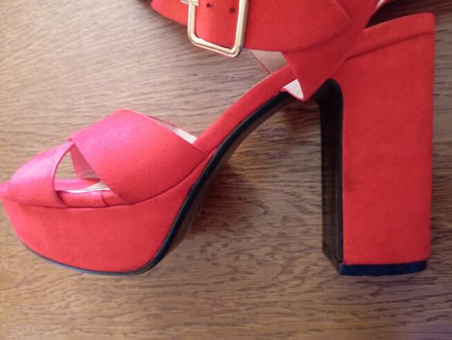 Buty piękne wysokie sandały, stan prawie idealny, rozmiar 38