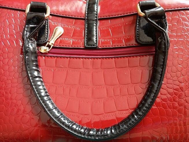 Torebka na ramię lub do ręki, stan prawie idealny.