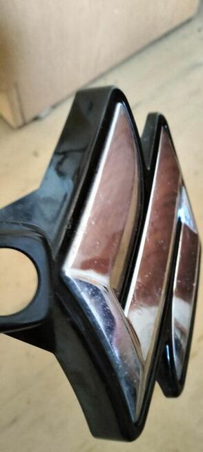 Znaczek na przednią atrapę Suzuki S cross