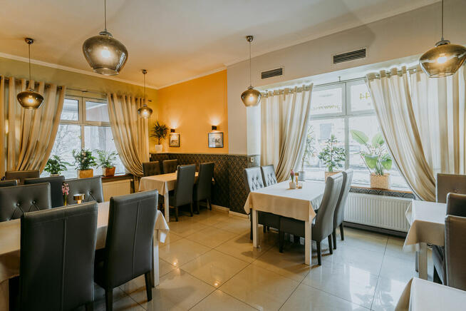 Odstąpię lokal, wyposażoną i działającą restaurację