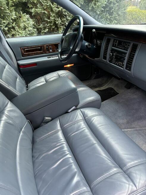 Wynajem limuzyny z kierowcą Cadillac 9 osobowy gangsta styl