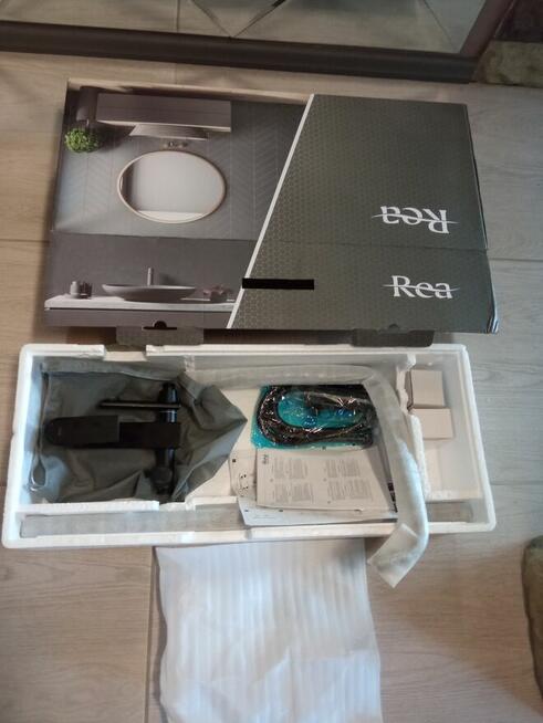 Zestaw natryskowy Rea Storm czarny MY1902-78B....Kolor: czar