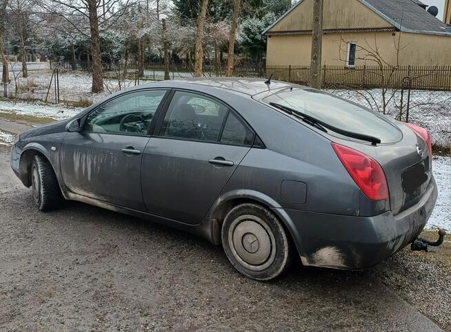 Samochodu nissan primera