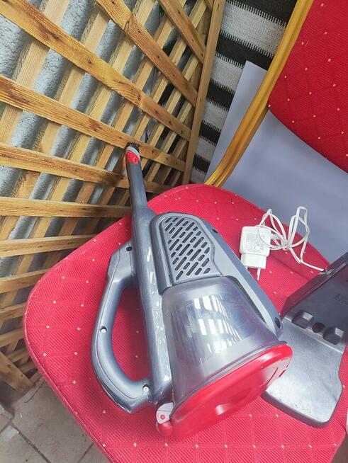 Odkurzacz ręczny bezprzewodowy Dustbuster 12V Black & Decker