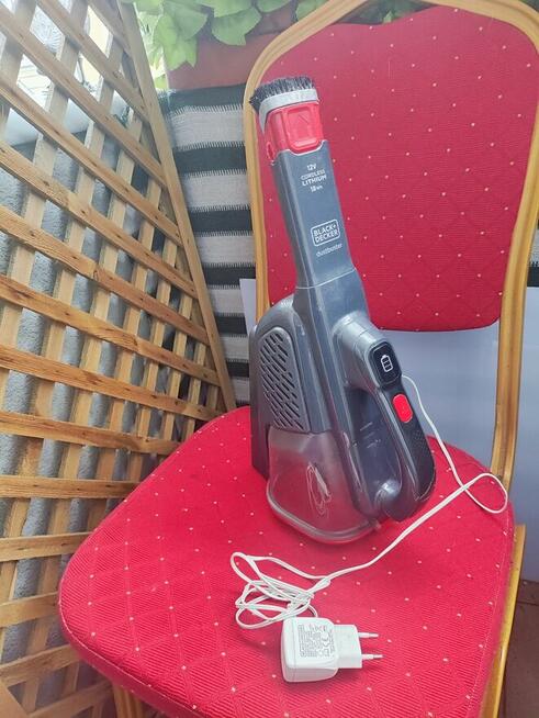 Odkurzacz ręczny bezprzewodowy Dustbuster 12V Black & Decker