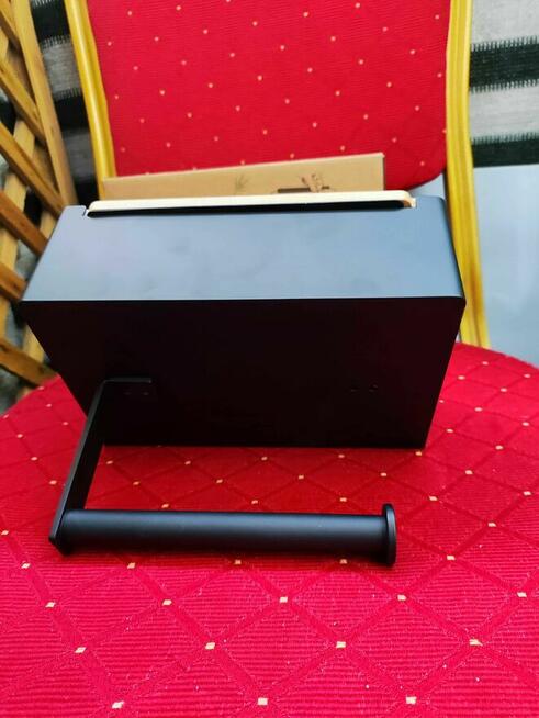 Uchwyt na papier toaletowy czarna metalowa półka bambusowa