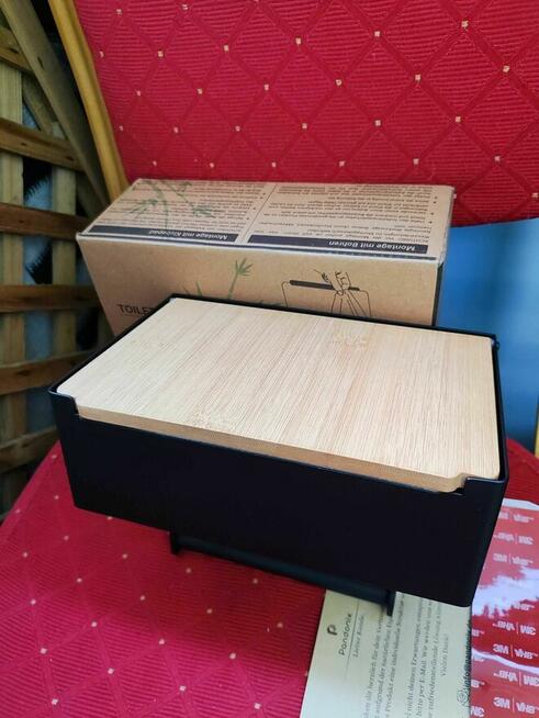 Uchwyt na papier toaletowy czarna metalowa półka bambusowa