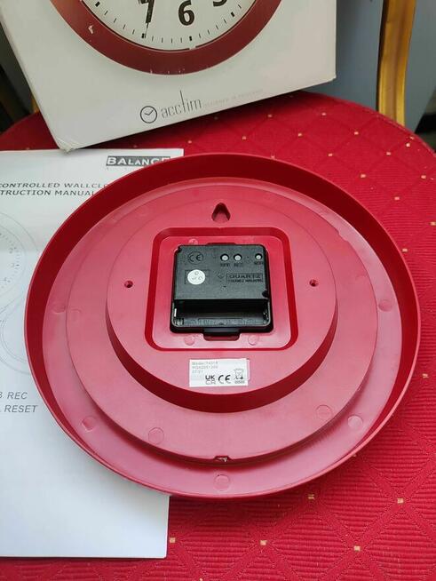 Acctim 74314 Czerwony Zegar Ścienny Radiowy sterowany Radiem
